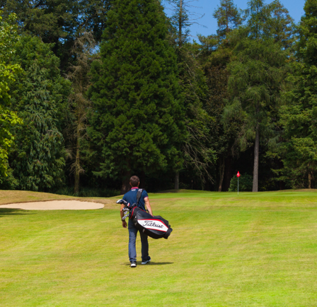 <strong>TEE OFF IN STUNNING SURROUNDINGS</strong>