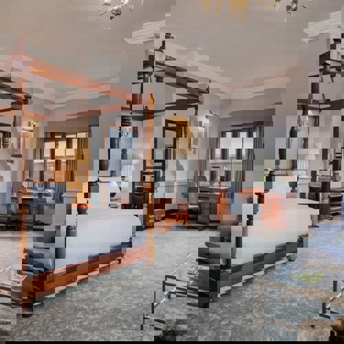 <p>FOUR POSTER ROOM</p>