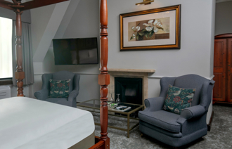 Four Poster 3