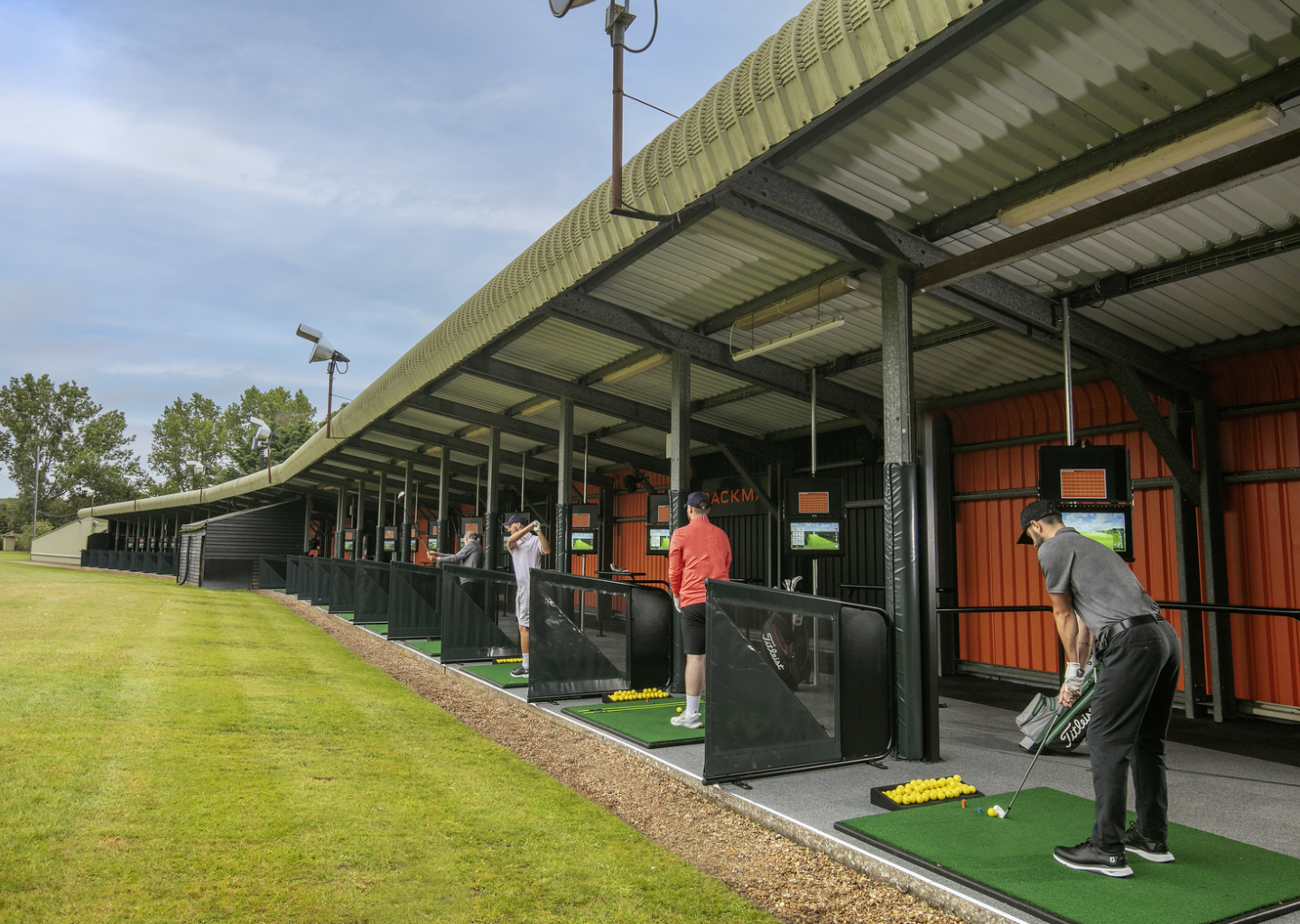 <span class="NormalTextRun SCXW4732355 BCX8">TRACKMAN DRIVING RANGE</span>